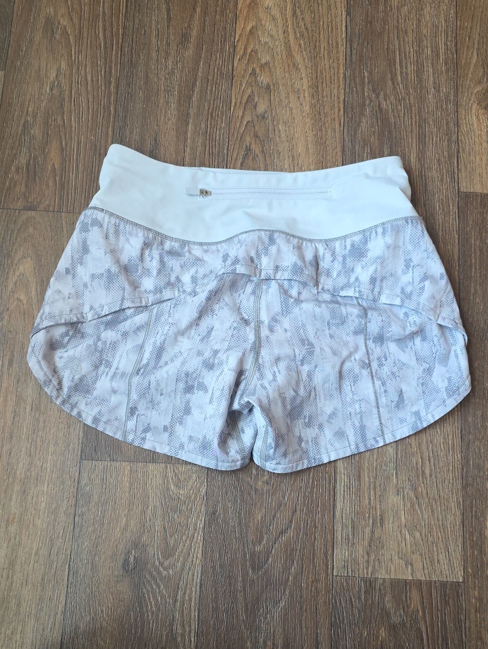 Lululemon Speed Up Shorts in a City Breeze Alpine White Size 2 TALL - Picture 5 of 7